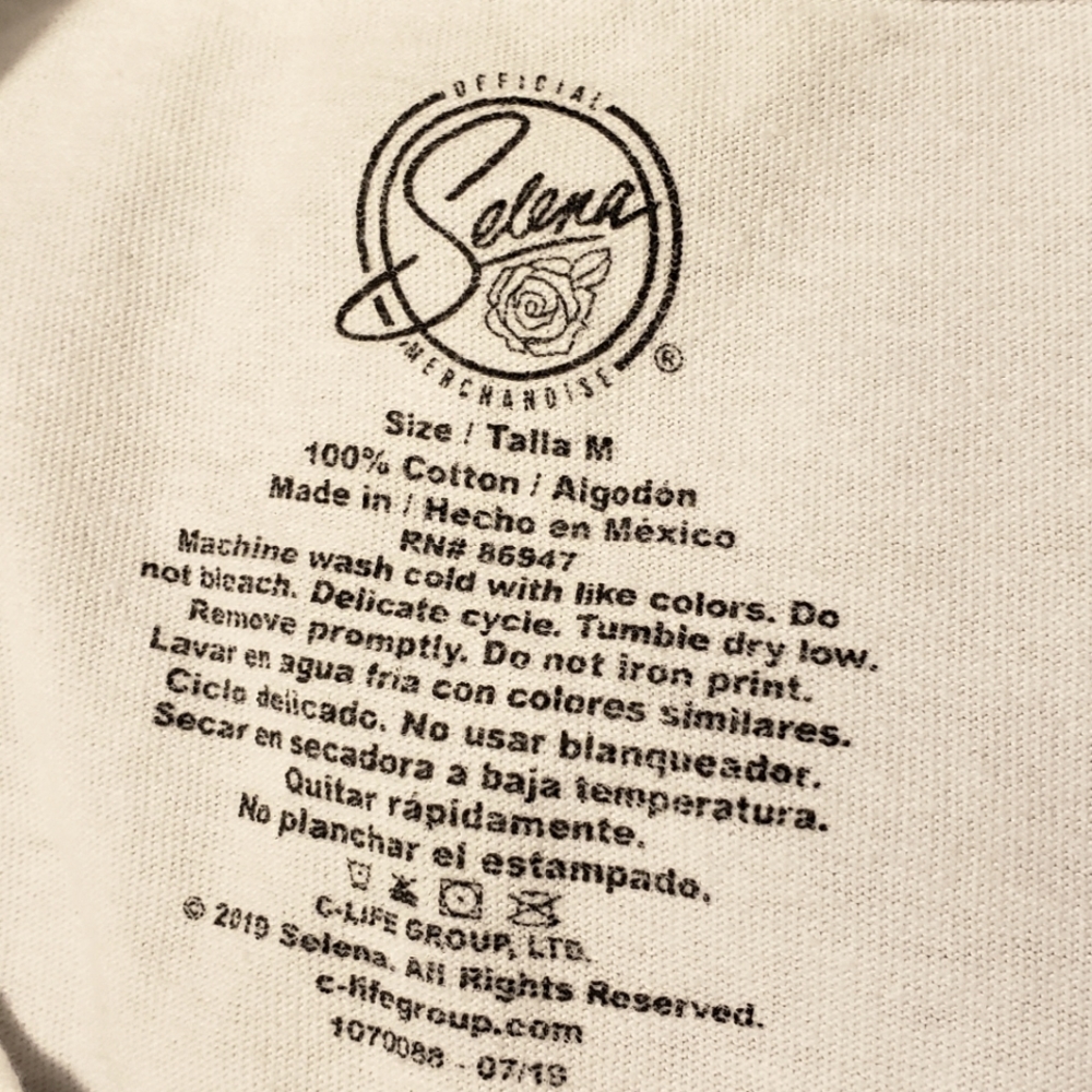 SOLD Selena Quintanilla Selena Official Merchandise T-Shirt Sz M - Picture 4 of 6